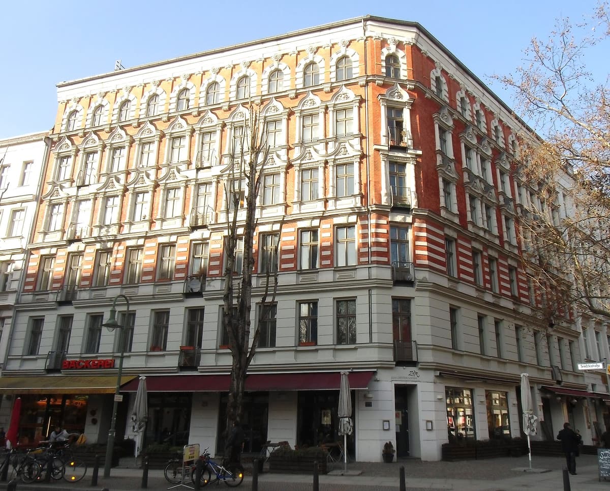 Gründerzeit-Eckhaus mit Stuckfassade in Berlin-Prenzlauer Berg